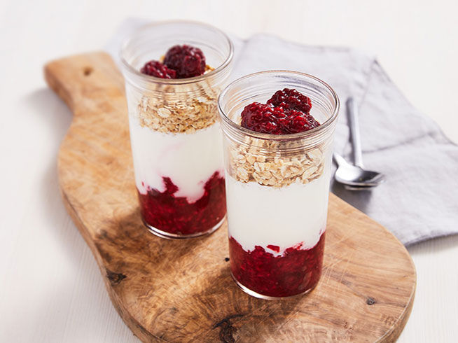 blackberry raspberry yoghurt pots