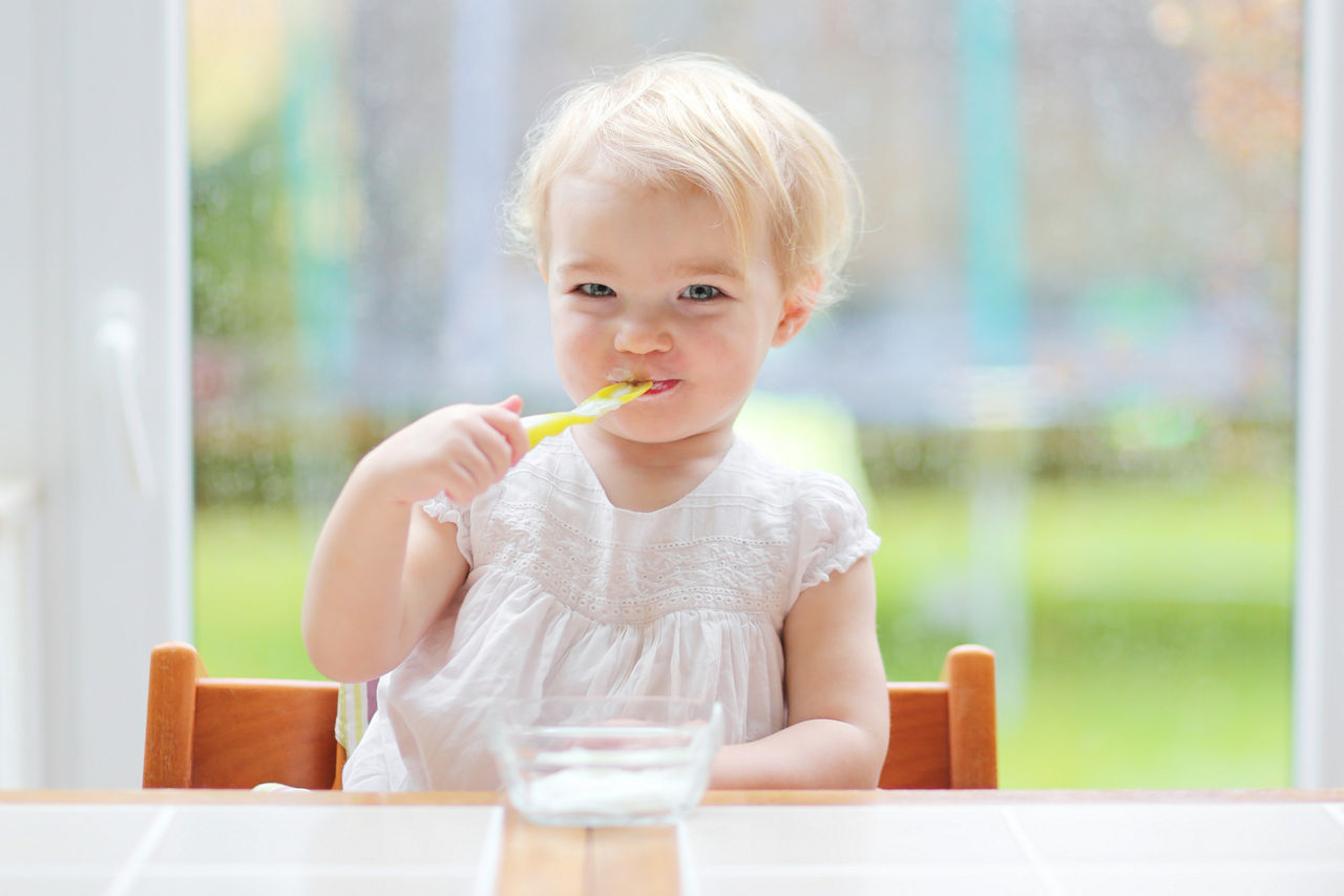 blonde-toddler-girl-yoghurt