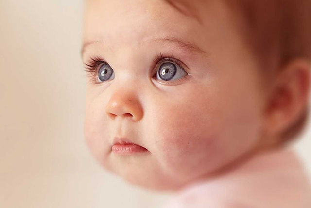 bebine oči plave boje