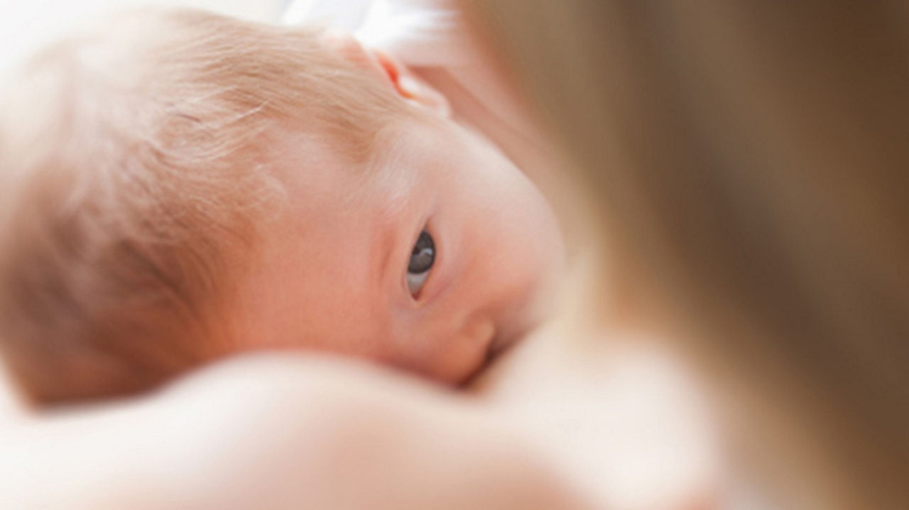 breastfeeding blue eyed baby