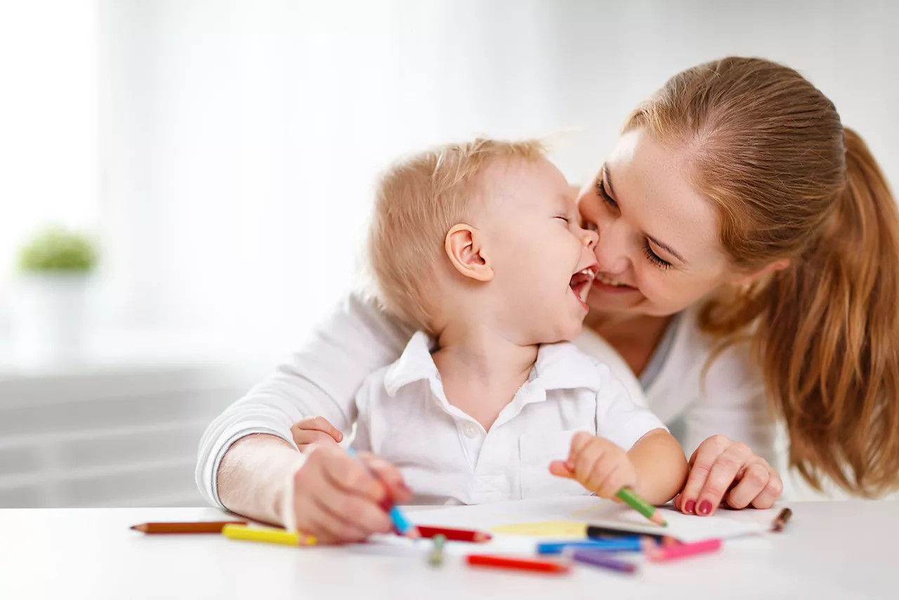 Lưu ý gì khi chăm sóc để hỗ trợ trẻ 1 tuổi phát triển tốt hơn