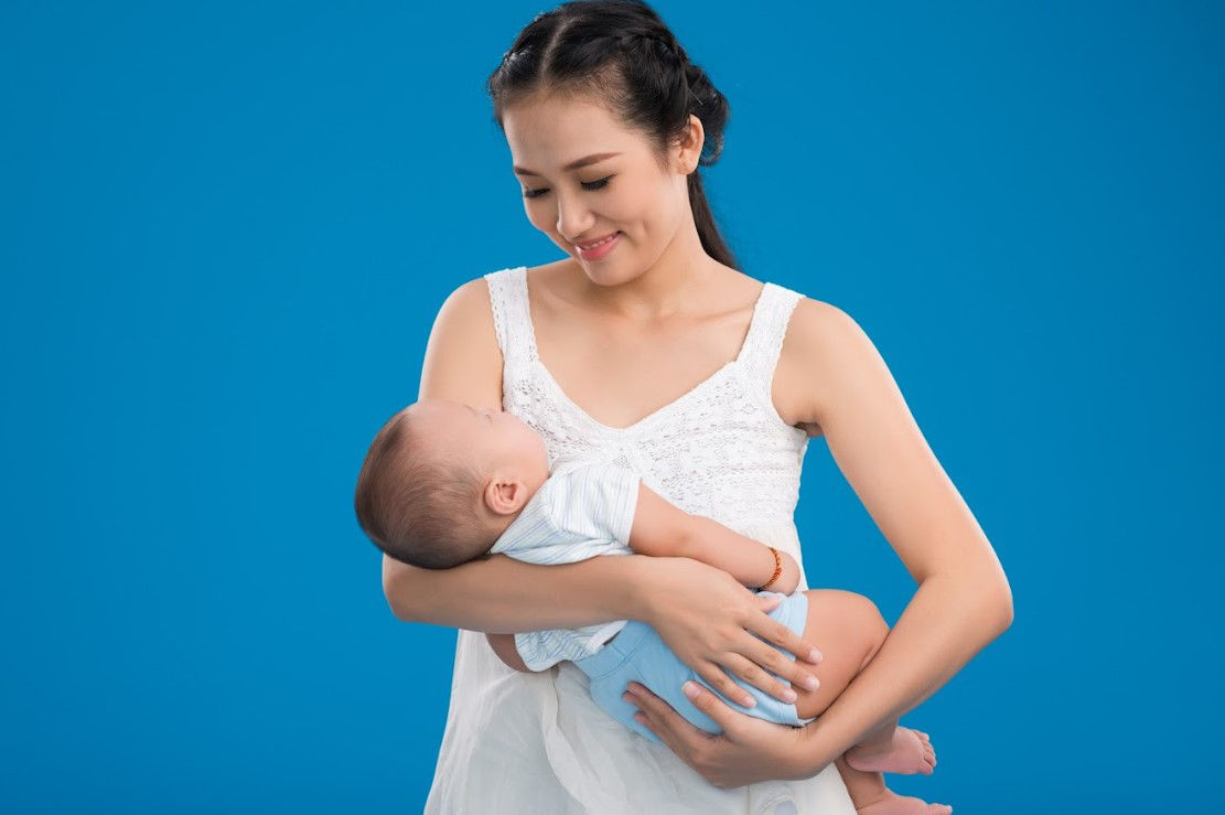 Mách mẹ 7 cách tiêu sữa nhanh khi cai sữa, tránh tức ngực