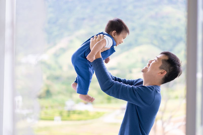 Cảm xúc của bé 11 tháng có nhiều biến đổi