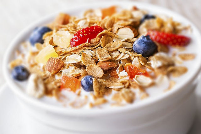 cereal with berries 2