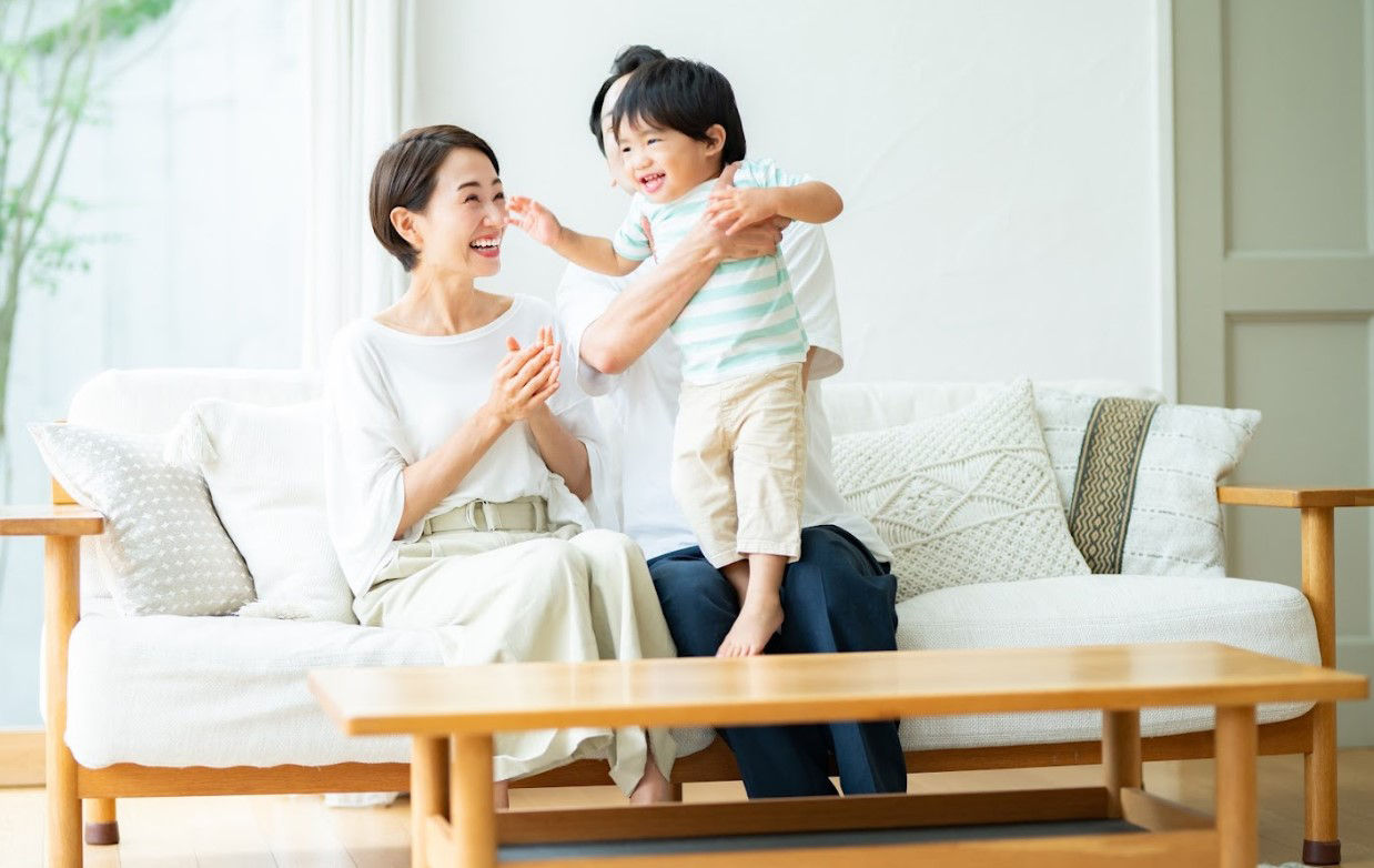 Cha mẹ đồng hành cùng con thế nào để vượt qua khủng hoảng lên 2?