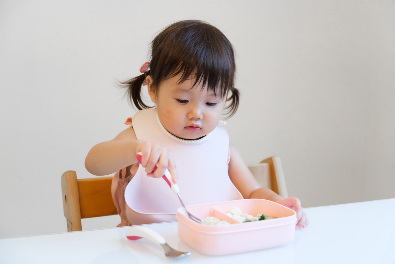 Chế độ dinh dưỡng và giấc ngủ của trẻ 1 tuổi như thế nào?