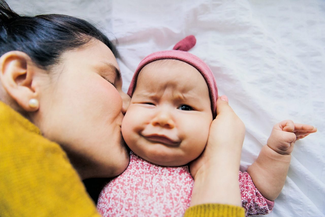 colic-baby-kiss