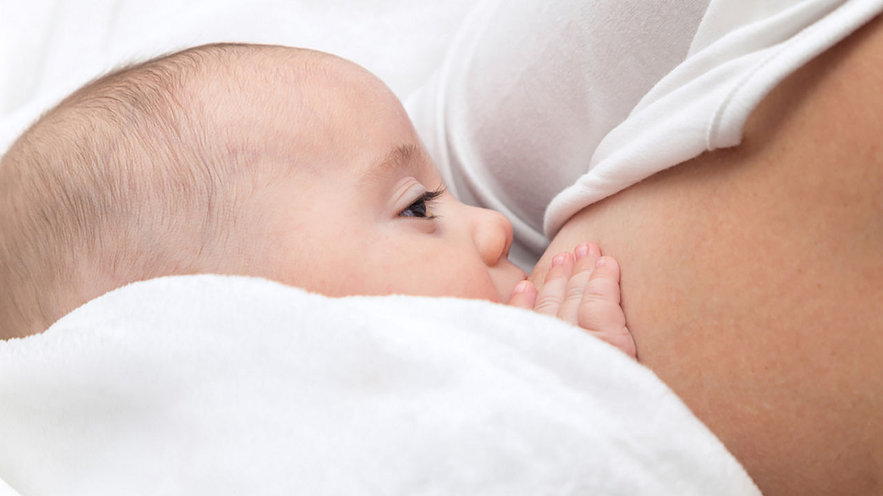 ¿Cómo los HMO ayudan a que la leche materna sea la mejor opción?