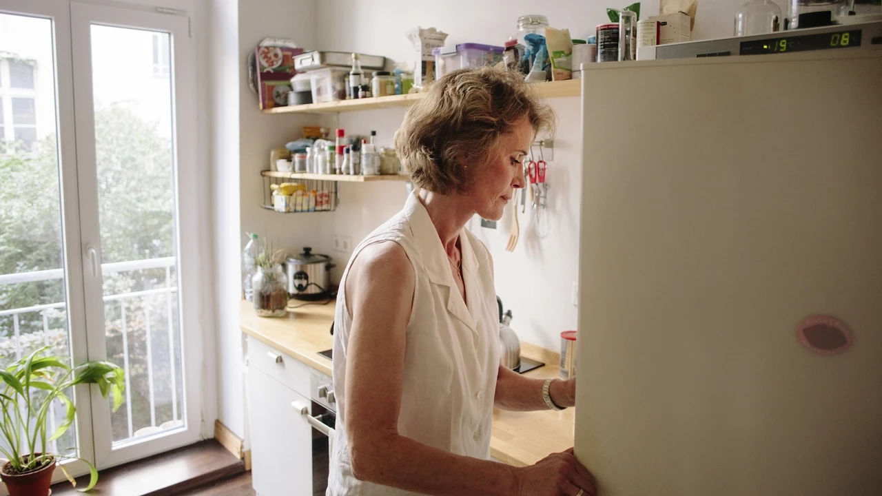 covid-19-elderly-woman-kitchen