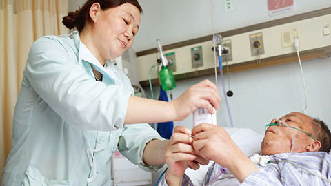 critical care nurse patient