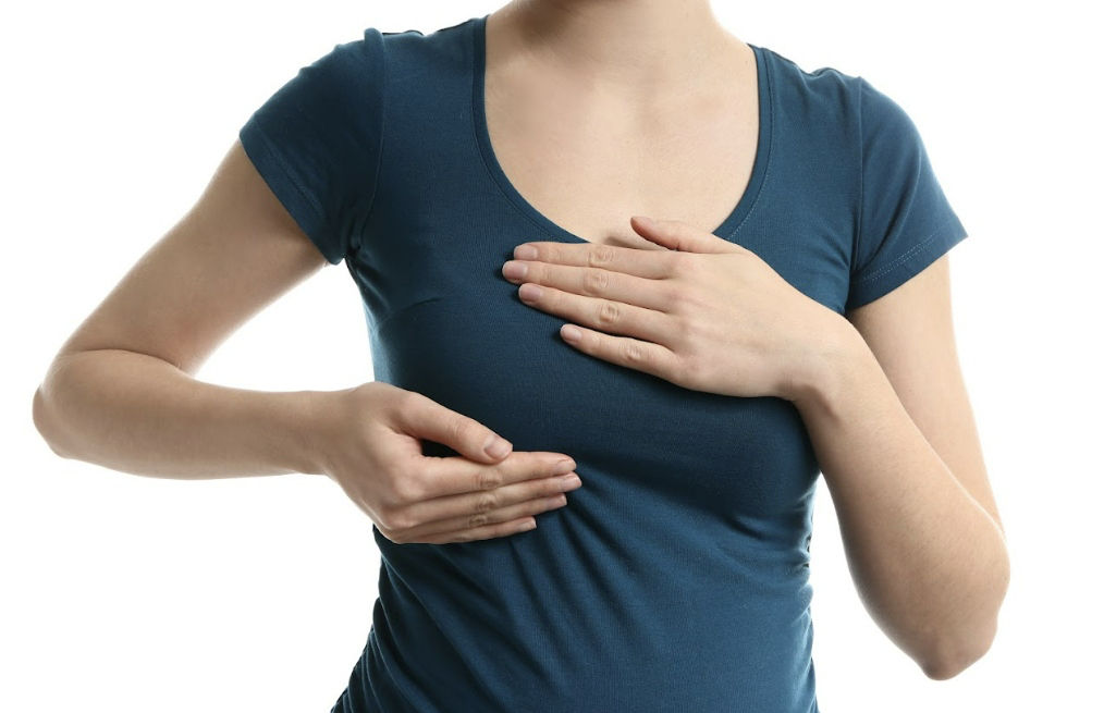 Massage ngực có thể tăng tiết sữa để đủ cho con bú.