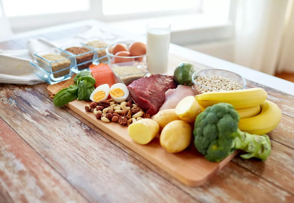 Mẹ nên bổ sung thực phẩm hỗ trợ kích thích sữa cho con bú.