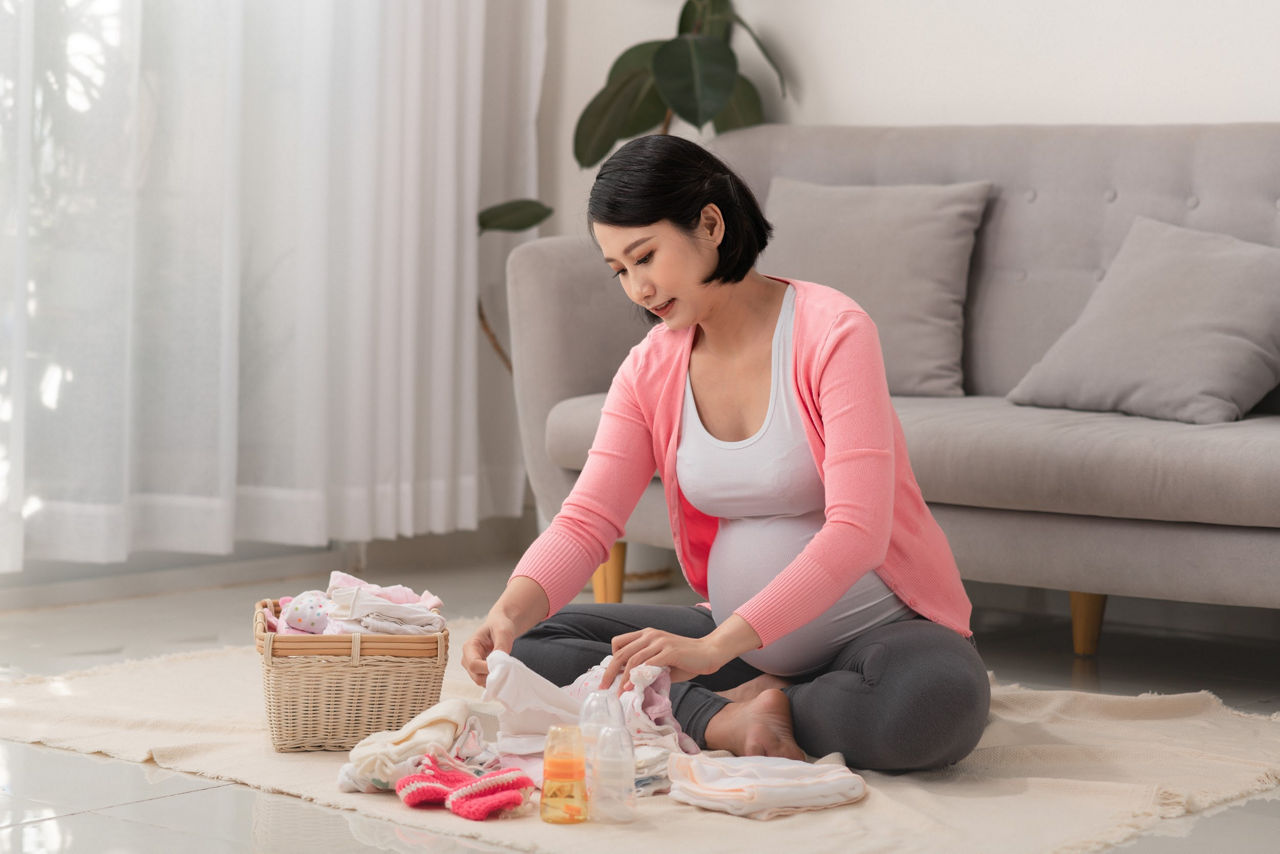 Mẹ chuẩn bị đồ dùng cần thiết trước khi sinh