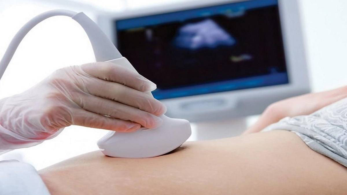 Mẹ nên đến gặp bác sĩ ngay nếu nhận thấy bất kỳ dấu hiệu bất thường