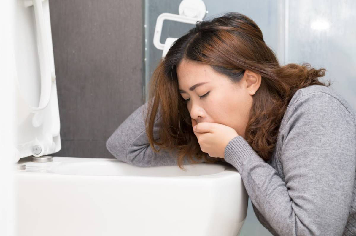 Các triệu chứng ốm nghén như buồn nôn, nôn, nhạy cảm với mùi
