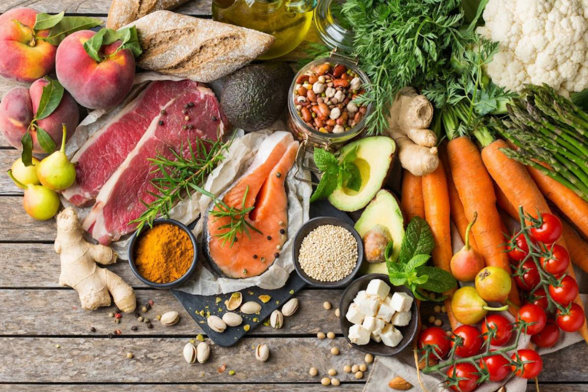 Chế độ ăn của mẹ bầu 3 tháng đầu cần đủ chất, đa dạng