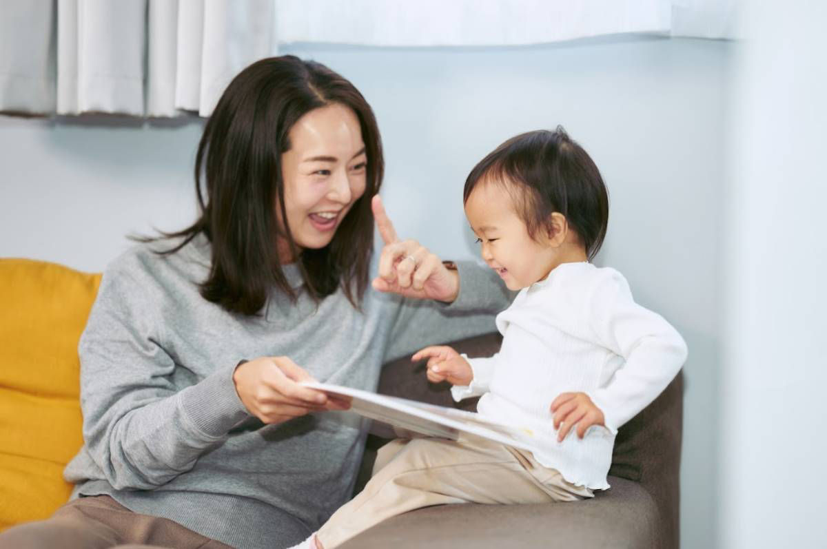 Các dấu hiệu trẻ sắp biết nói nên lưu ý