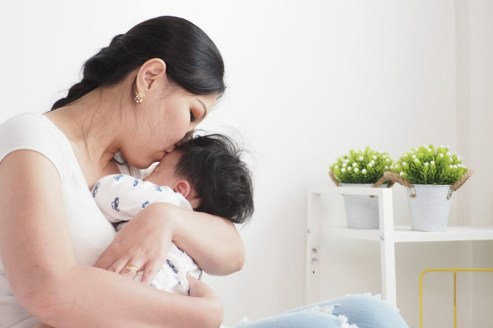Mẹ nên theo dõi biểu hiện của con để sớm đi thăm khám.