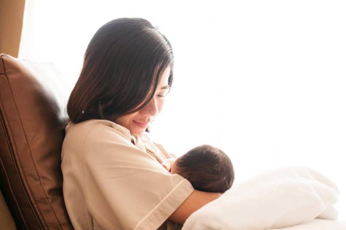 Cha mẹ cần chú ý đến sự phát triển của trẻ để hỗ trợ con phát triển.