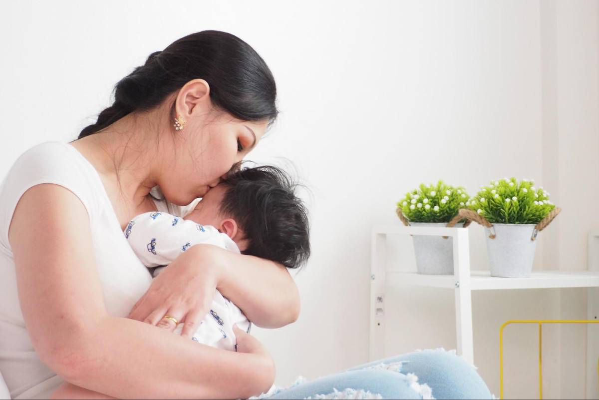 Mách mẹ 6 dấu hiệu trẻ sơ sinh phát triển bình thường