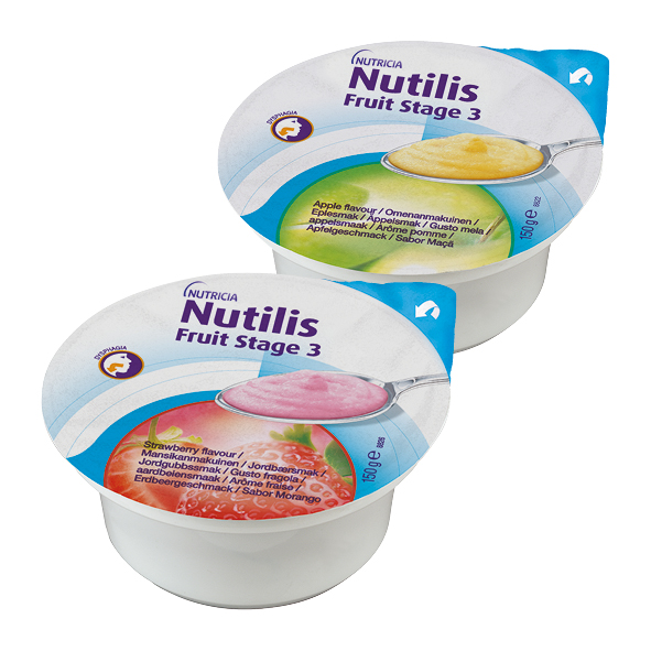 Zwei Becher Nutricia Nutilis Fruit Stage 3, Sorten Apfel und Erdbeere, jeweils mit Löffel auf dem Deckel abgebildet.