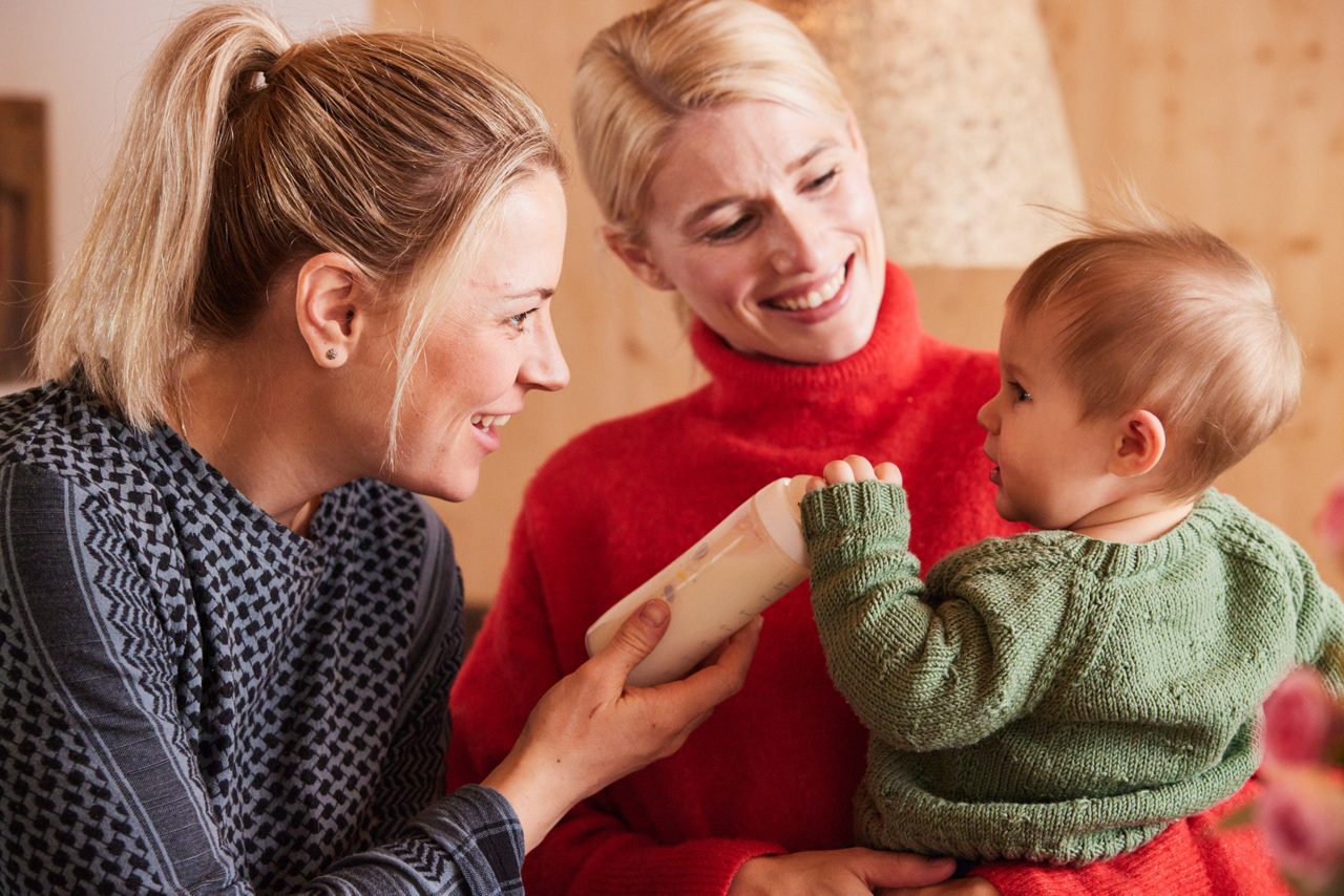 Miriam Neureuther mit Freundin und Baby