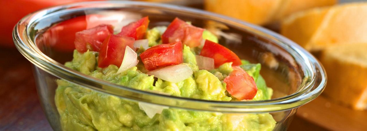 de_fortimel_avocado_dip_mit_tomaten