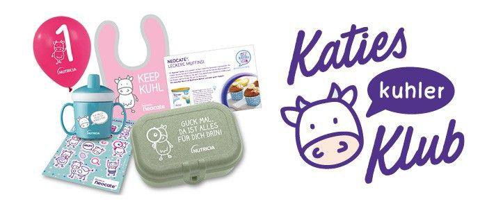 Set aus Snackbox, Trinklernbecher, Ballon, Lätzchen und Informationskarte von Danone Nutricia mit Kuh-Motiv.