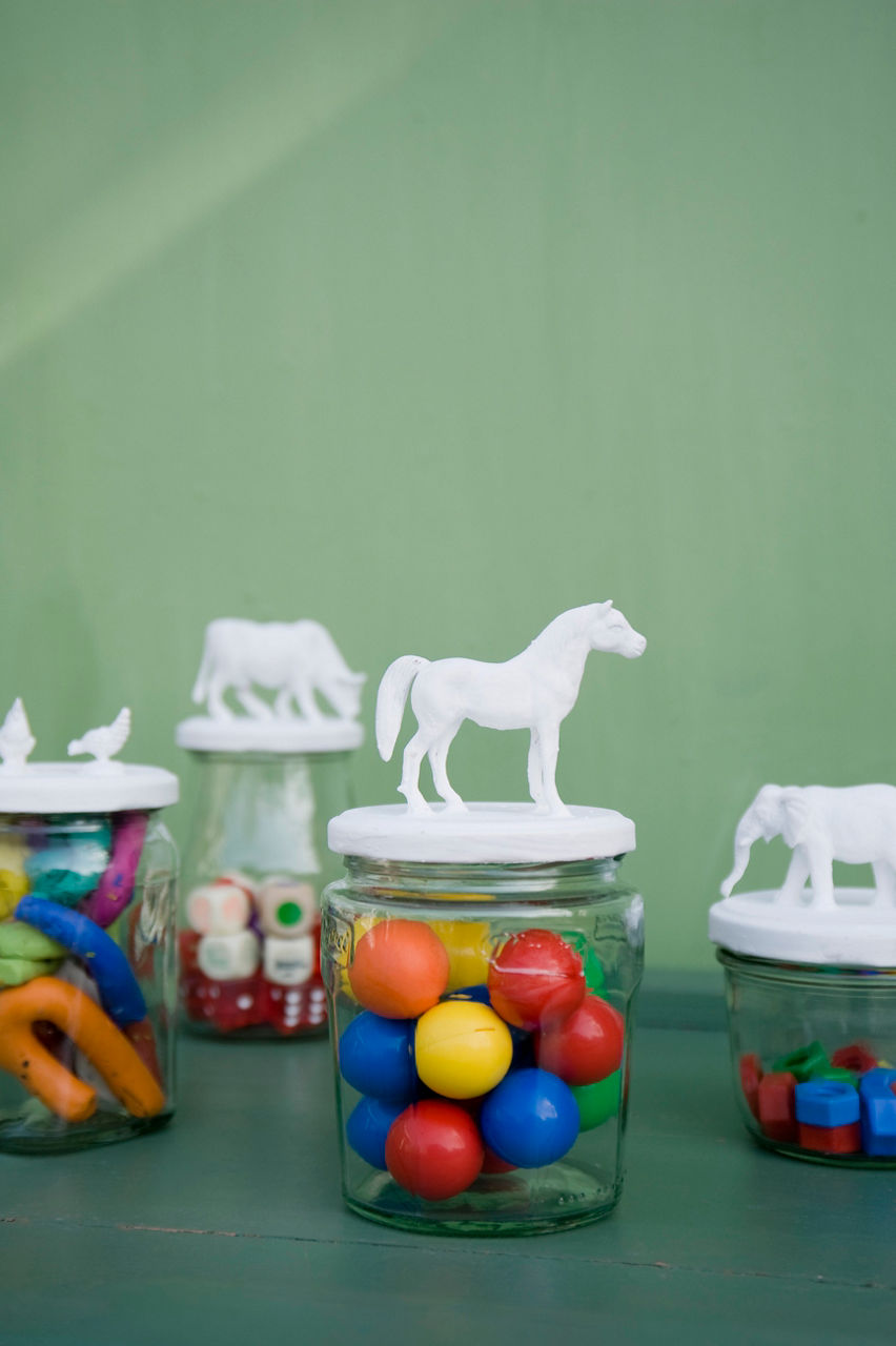 "Studio" DIY Ordnung für das Kinderzimmer - Plastiktiere auf Einmachgläsern - Murmeln, Knete, Würfel