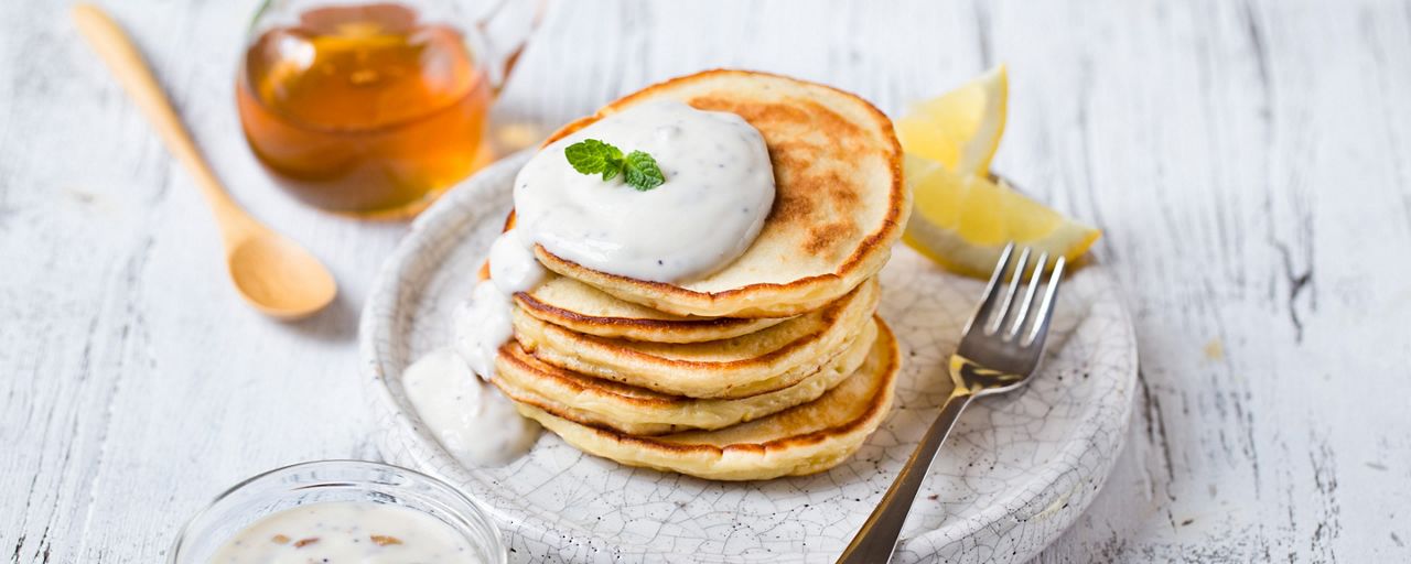Große fluffige Zitronenpfannkuchen