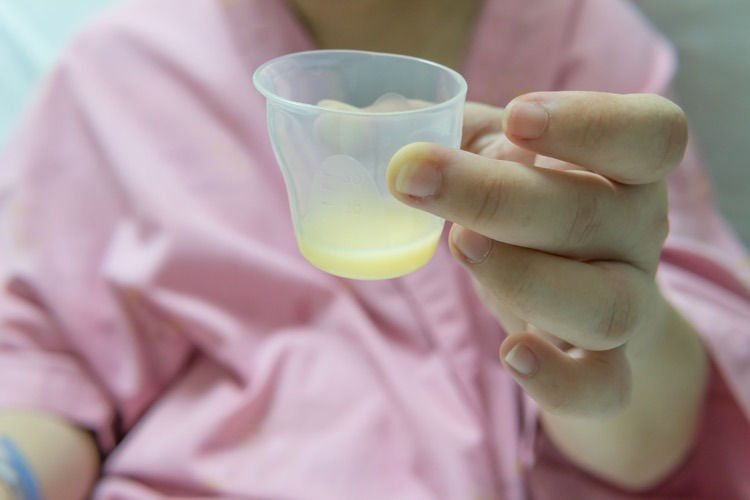 iá trị dinh dưỡng và lợi ích của sữa non đối với trẻ