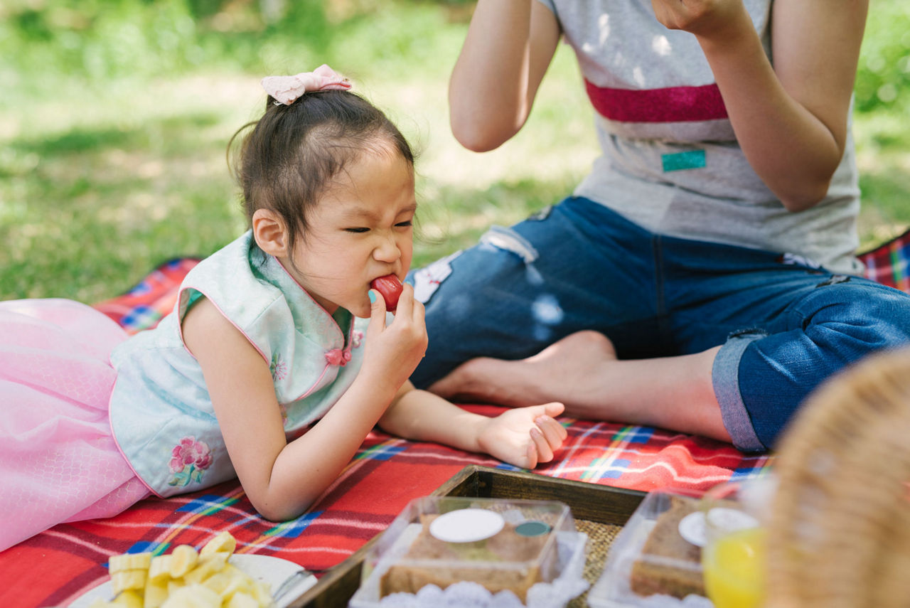 girl picnic eating strawberries