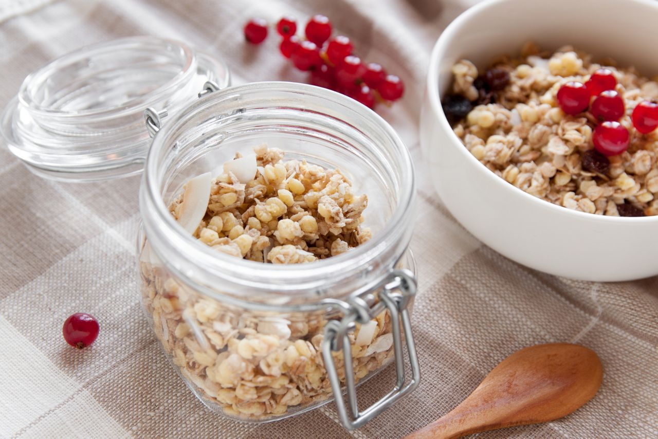 Healthy breakfast, cereals with fresh fruit