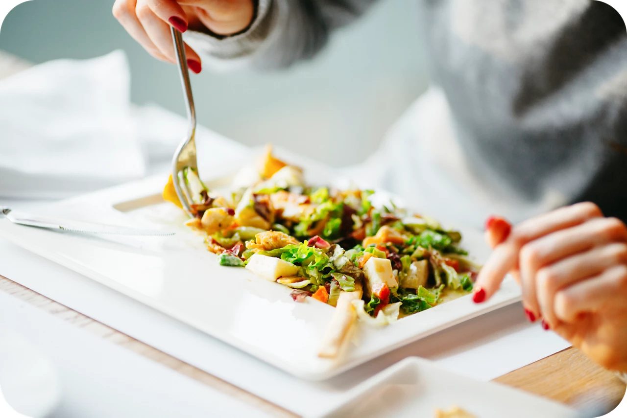 healthy-eating-salad-round