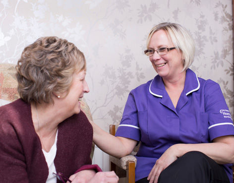 Homeward nurse talking with a patient