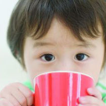 toddler drinking milk