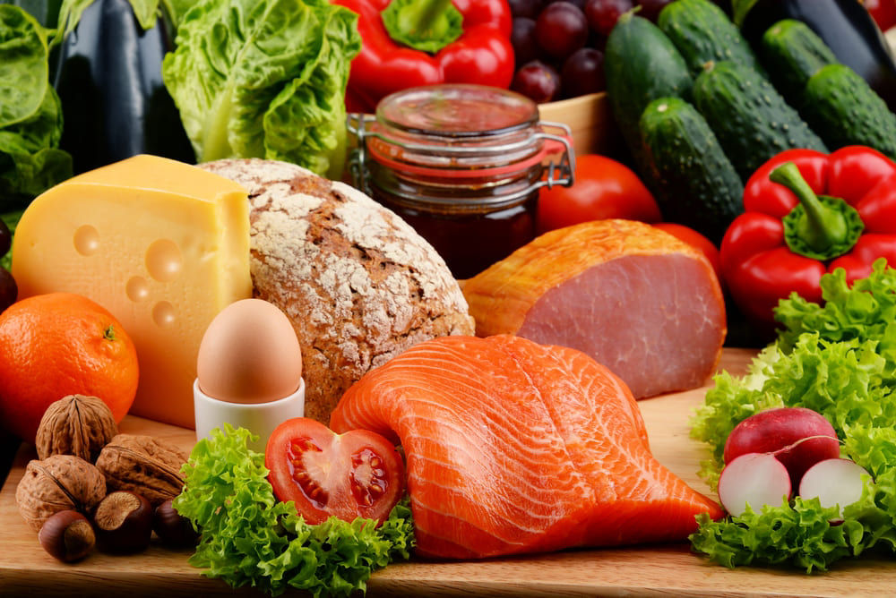Lịch ăn dặm cho bé 8 tháng tuổi cần có đủ 4 nhóm chất