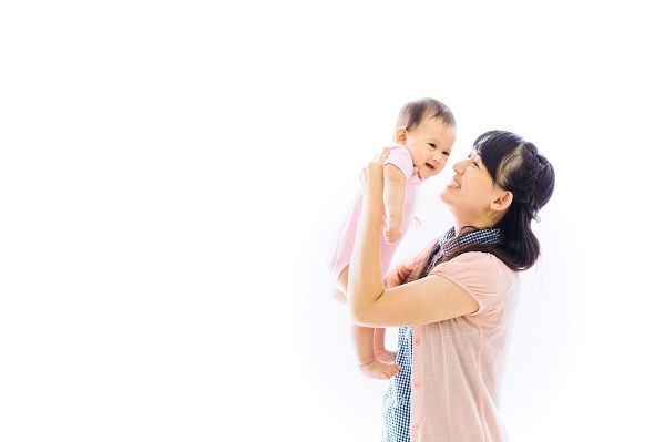 Thời gian chơi cùng bé nên có trong lịch sinh hoạt bé 3 tháng