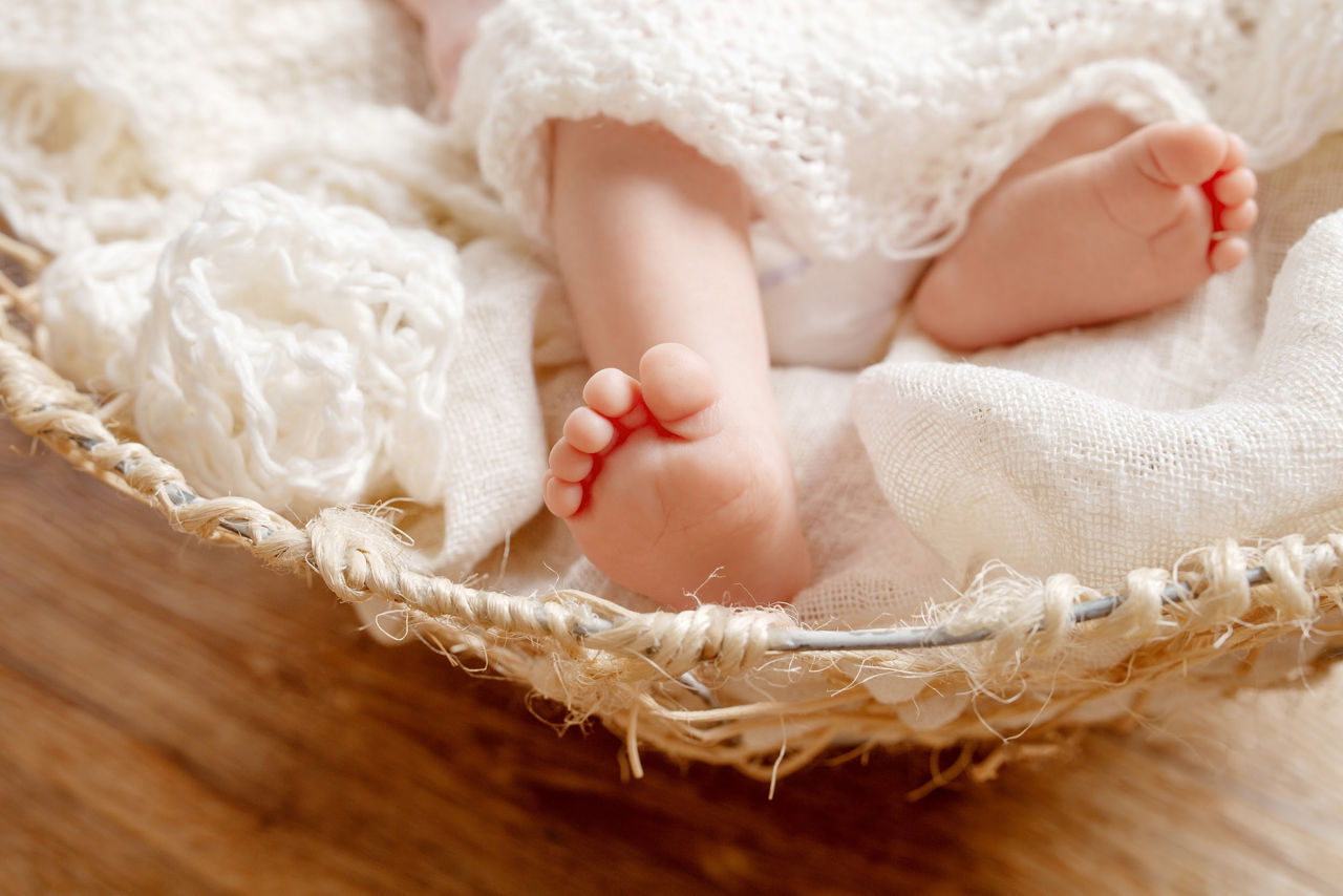 lịch sinh hoạt bé 4 tháng tuổi bận rộn hơn vì con đã có thể thực hiện nhiều kỹ năng vận động