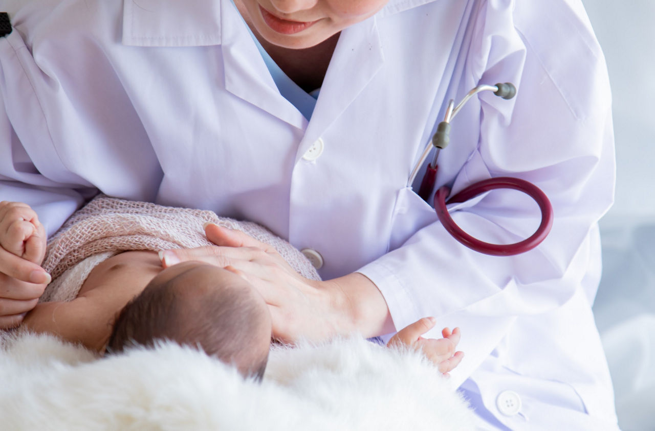 Liên hệ bác sĩ đề xuất lịch sinh hoạt bé 4 tháng phù hợp