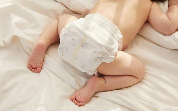 Lịch sinh hoạt bé 4 tháng nên có thời gian nằm sấp