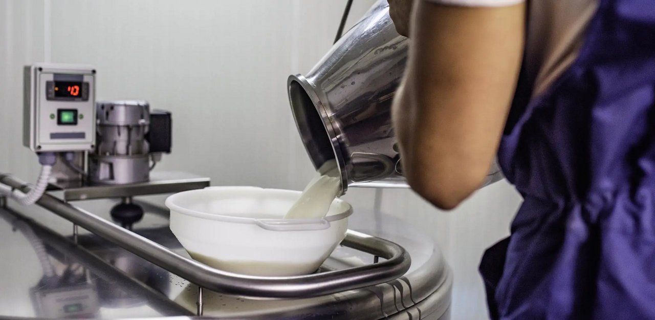 woman-making-yoghurt