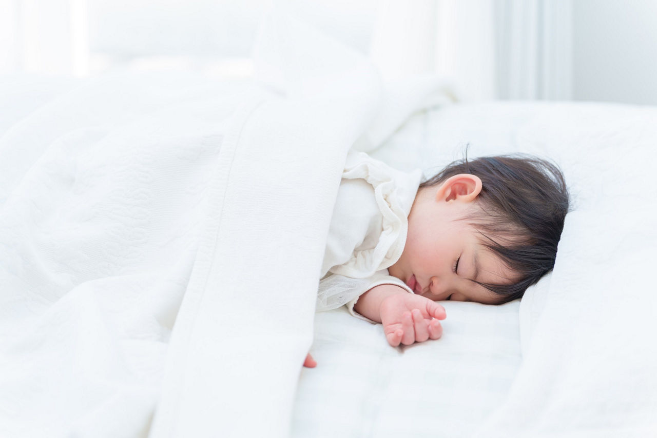 Mẹ nên cho trẻ 10 tháng ngủ đủ giấc
