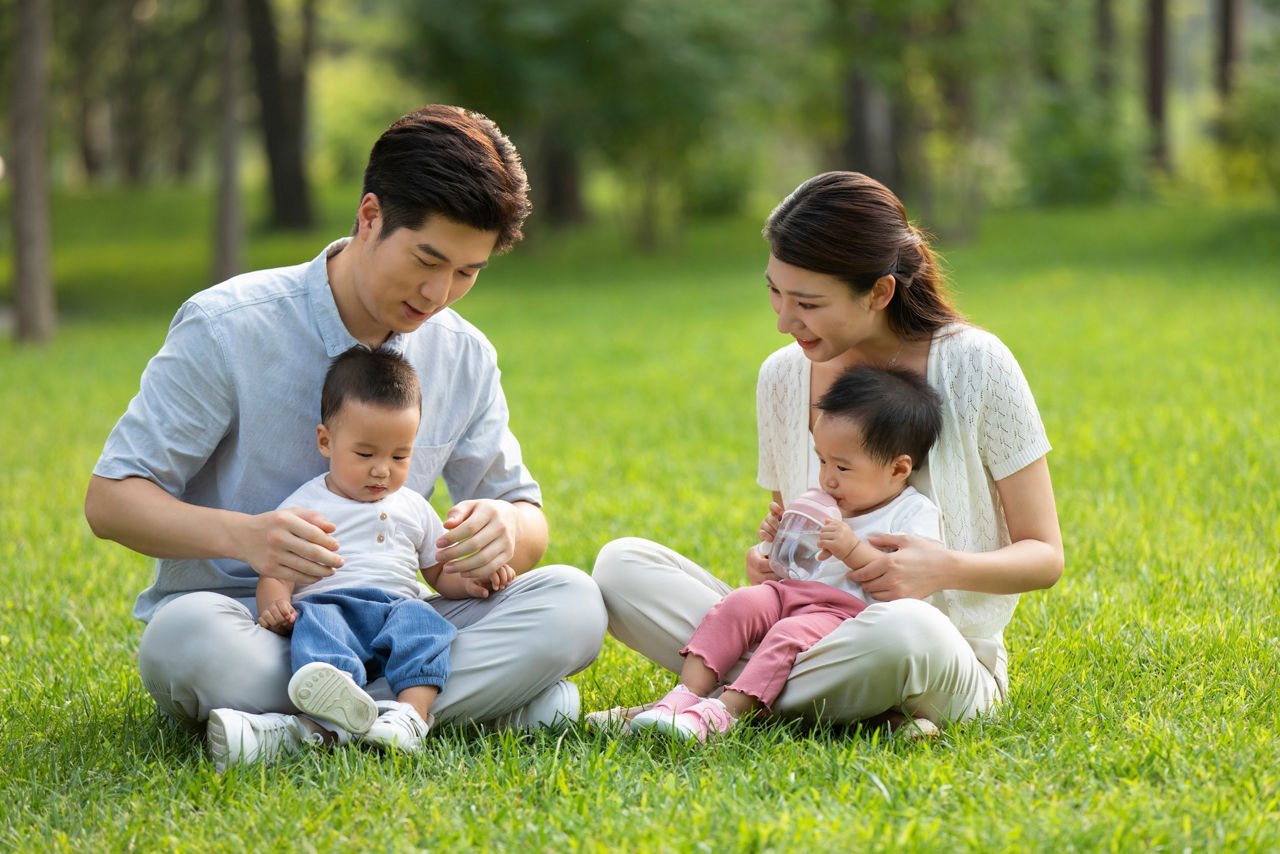 Mẹ nên phản hồi tích cực mỗi khi bé cố gắng nói