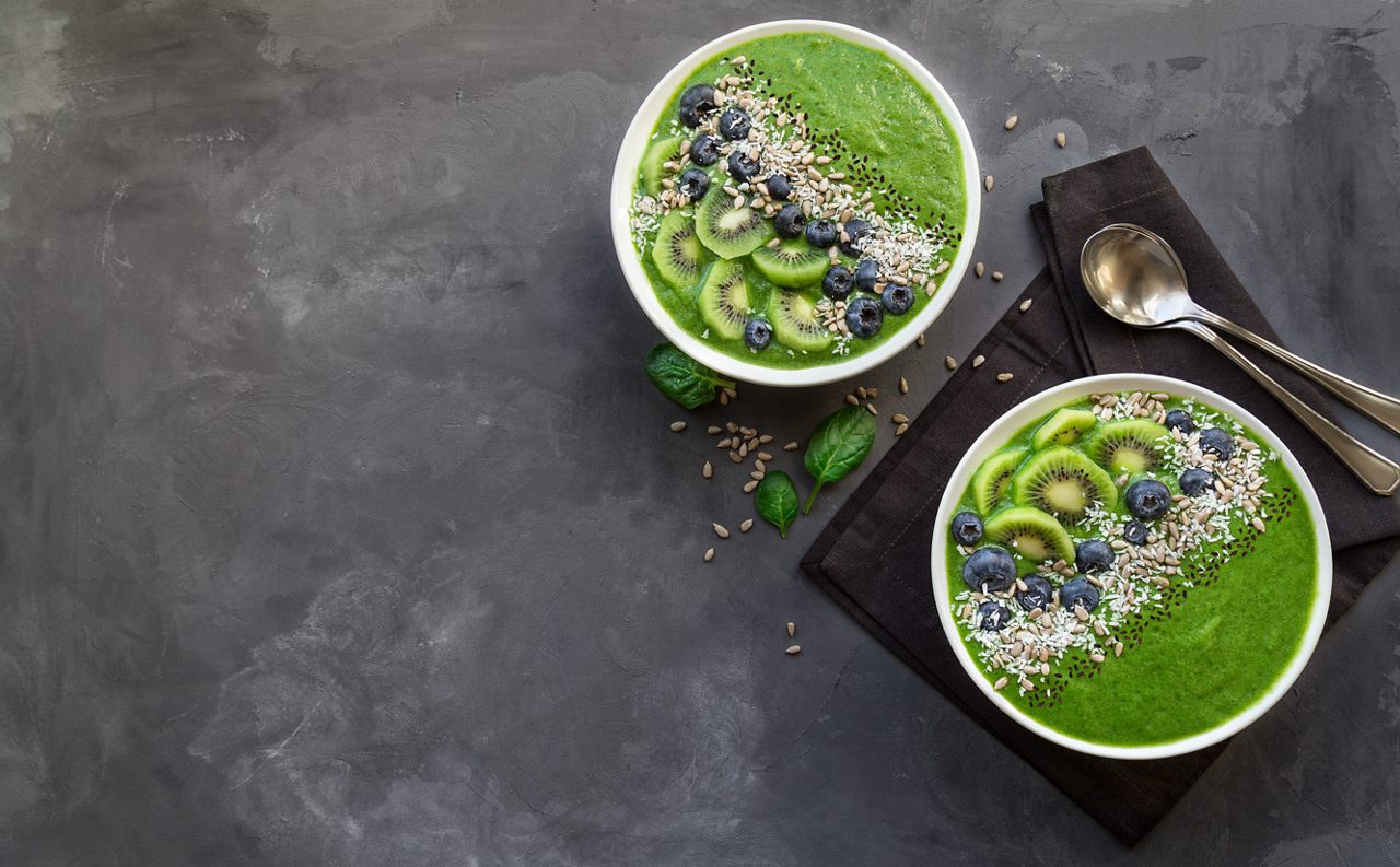 Smoothie Bowl mit Kiwi und Heidelbeere
