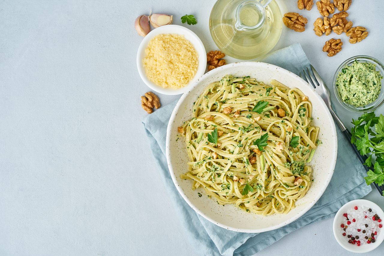 Pasta mit Spargel und Walnüssen