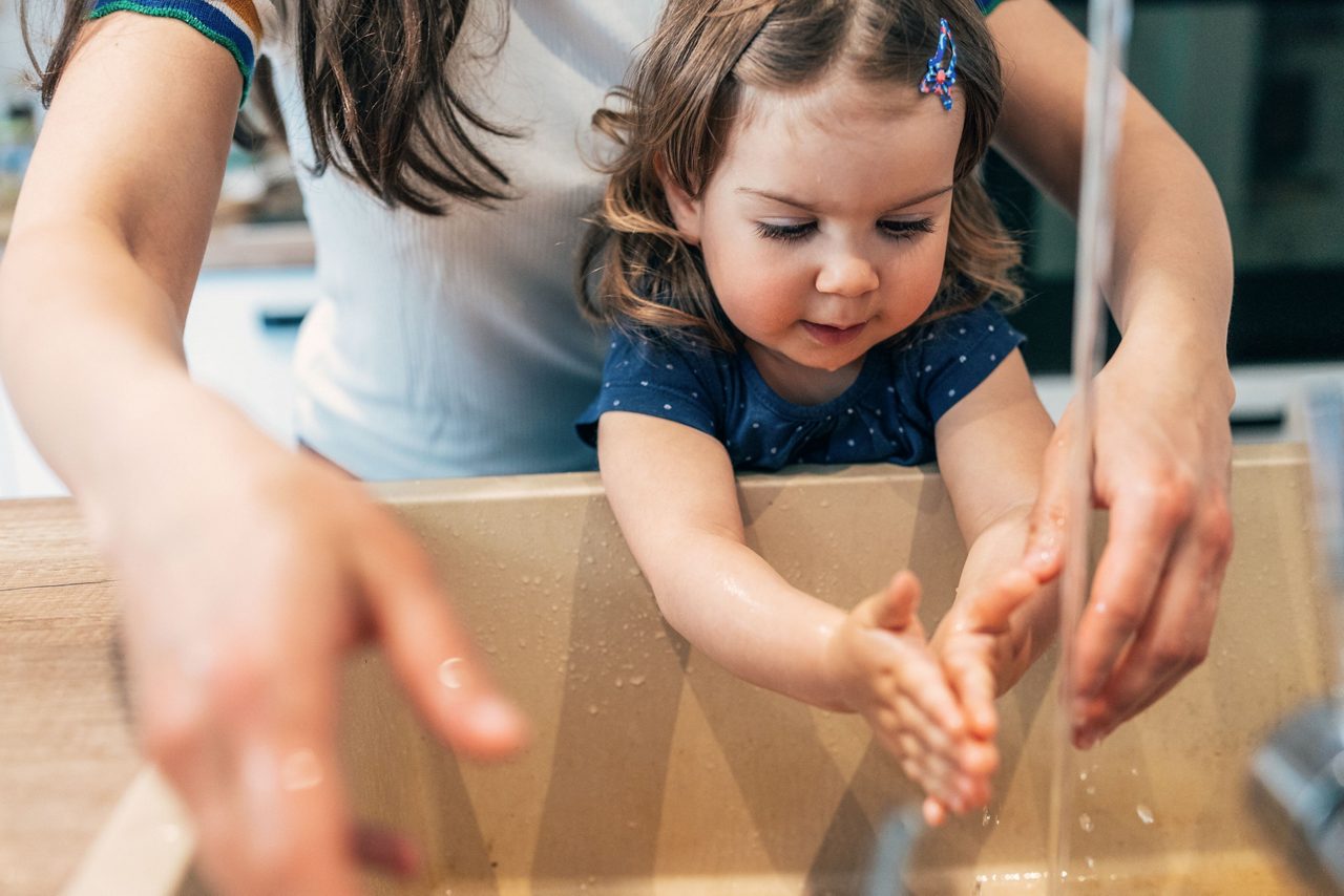 Richtig Hände waschen mit Kind