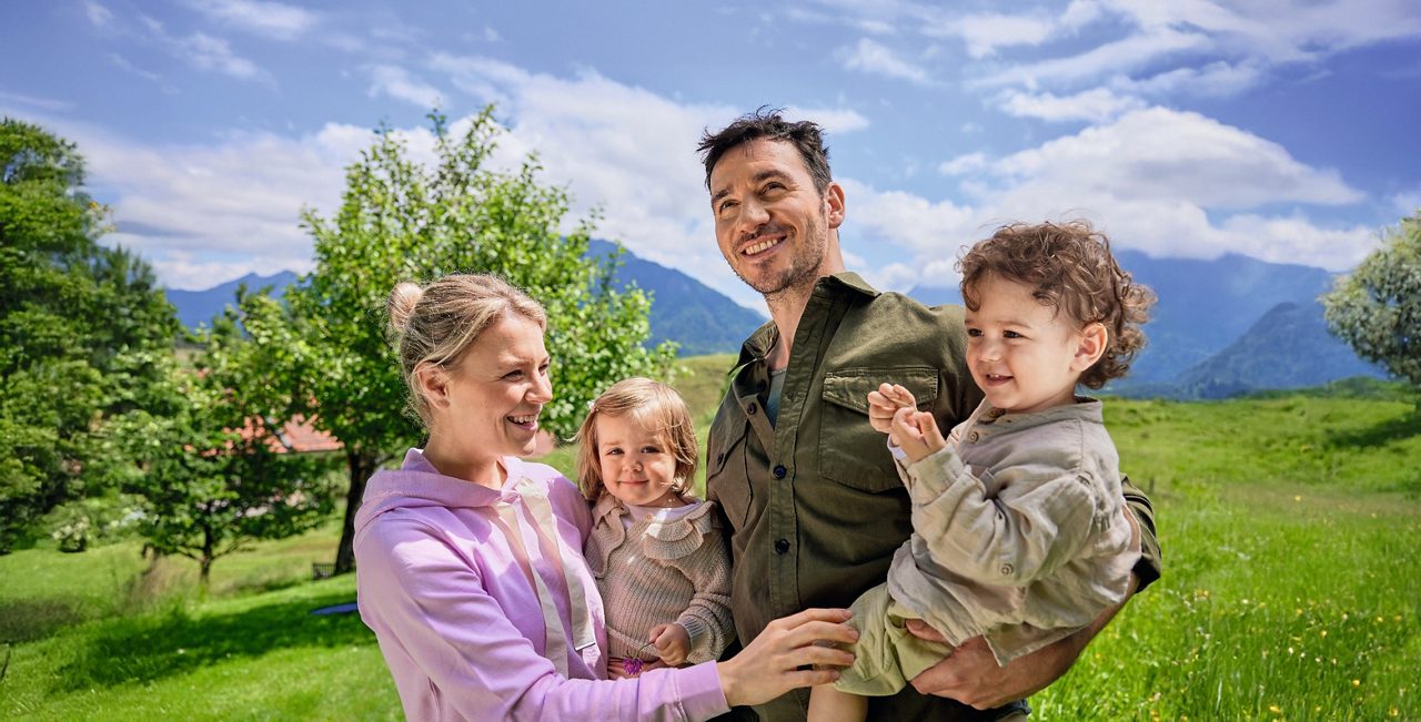 Milupa Baby im Grünen