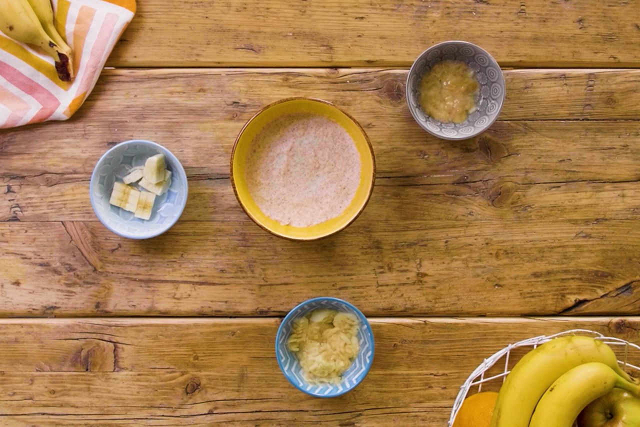 Banane in verschiedenen Beikostformen von oben zugeschnitten