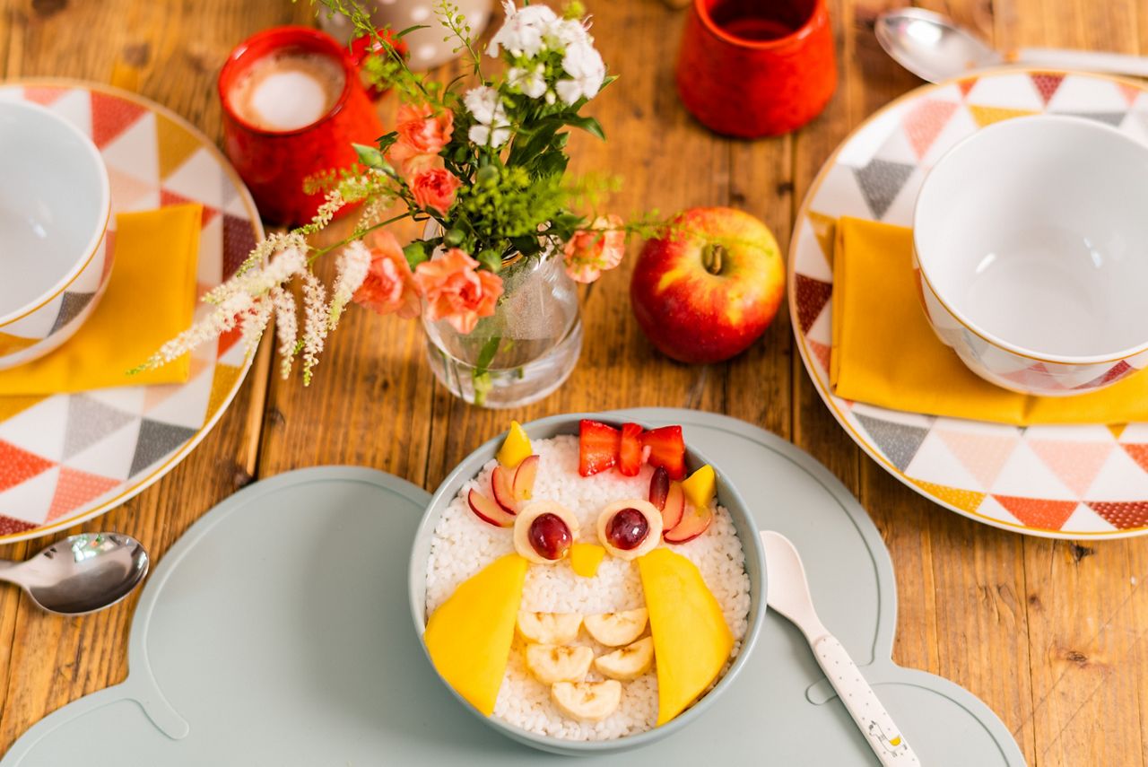 Brei mit Eulengesicht aus Obst